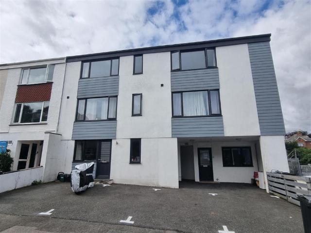 Flat for sale in Launceston, Cornwall