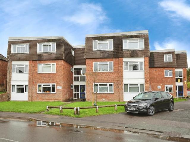 Flat for sale in Whitnash, Green Close