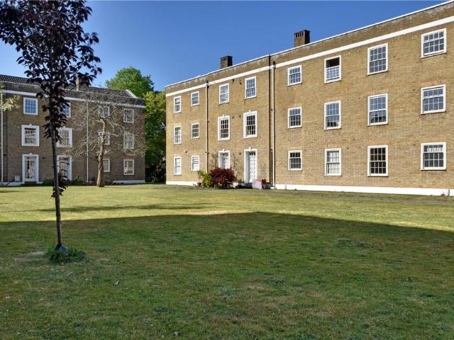 Flat for sale in East Greenwich, Greater London
