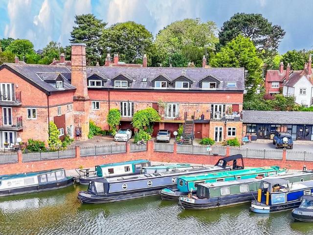 Flat for sale in Stanford On Avon, Leicestershire