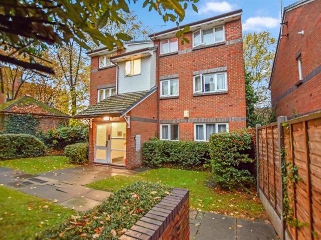 Flat for sale in Shooters Hill, Greater London
