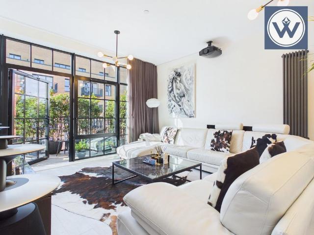 Flat for sale in Hayes, Greater London