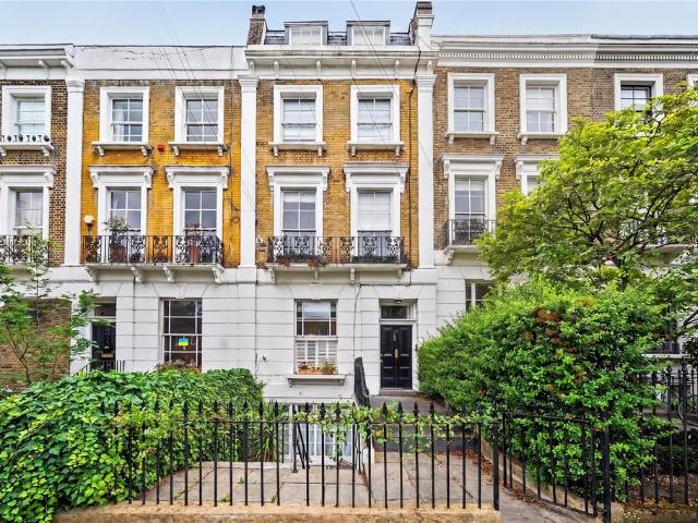 Flat for sale in Highbury, Greater London