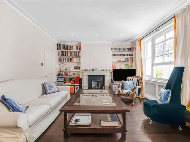 Flat for sale in Brompton, Greater London