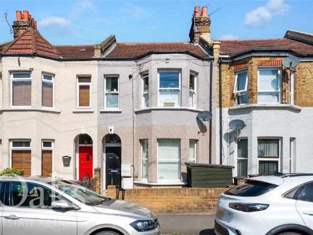 Flat for sale in Streatham, Greater London