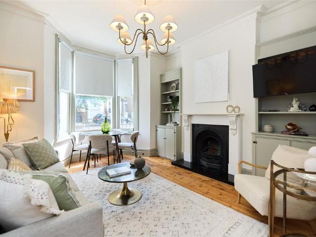 Flat for sale in Brook Green, Greater London