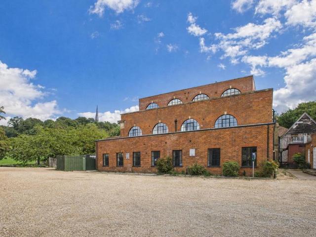 Flat for sale in Harrow On The Hill, Greater London