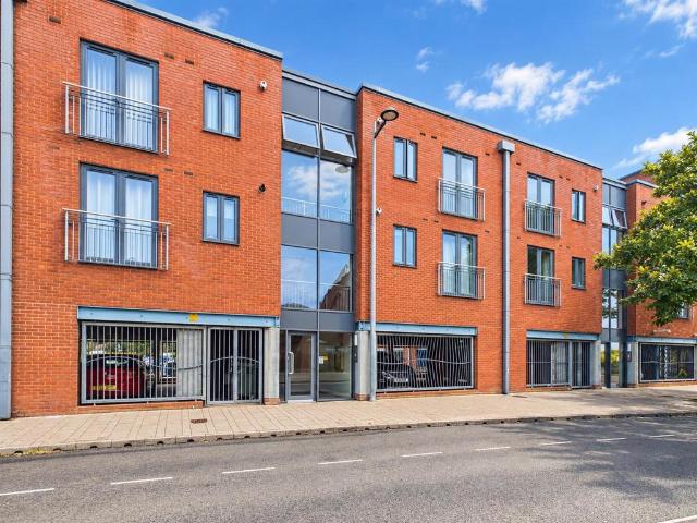 Flat for sale in Diglis, Worcestershire