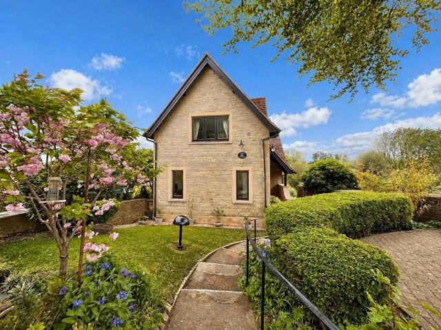Flat for sale in Tetbury, Fossebridge