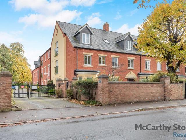 Flat for sale in Tettenhall, West Midlands