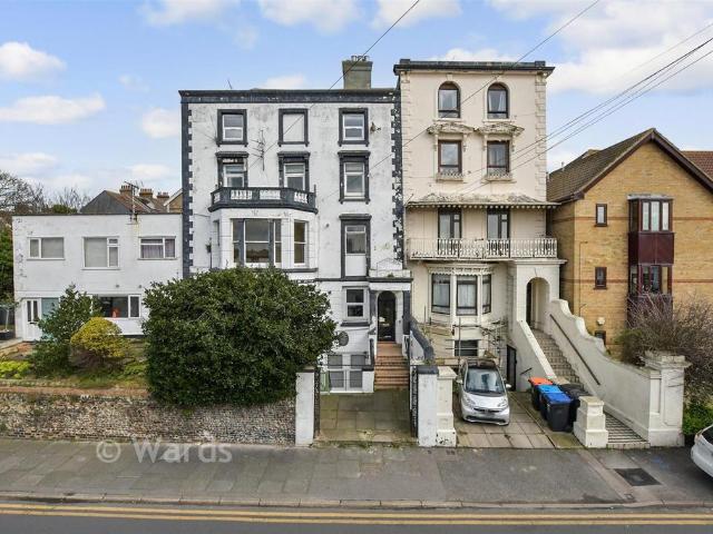Flat for sale in East Cliff, Acol
