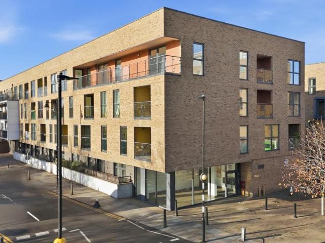 Flat for sale in Old Ford, Bow