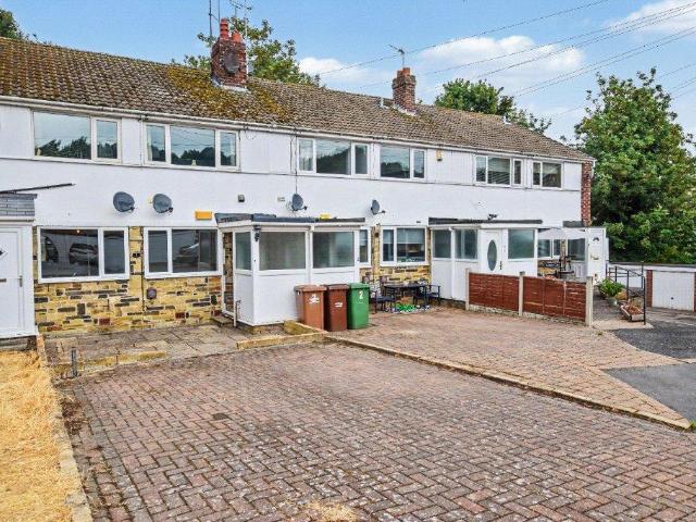 Flat for sale in Newmillerdam, West Yorkshire