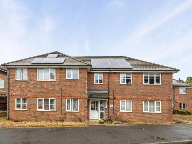 Flat for sale in Chesham, Asheridge