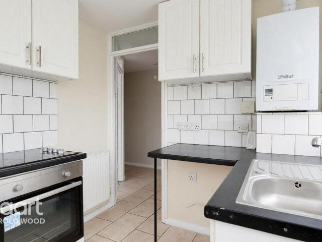 Flat for sale in Harold Wood, Greater London