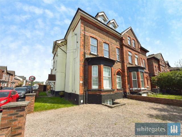 Flat for sale in Crosby, Sefton