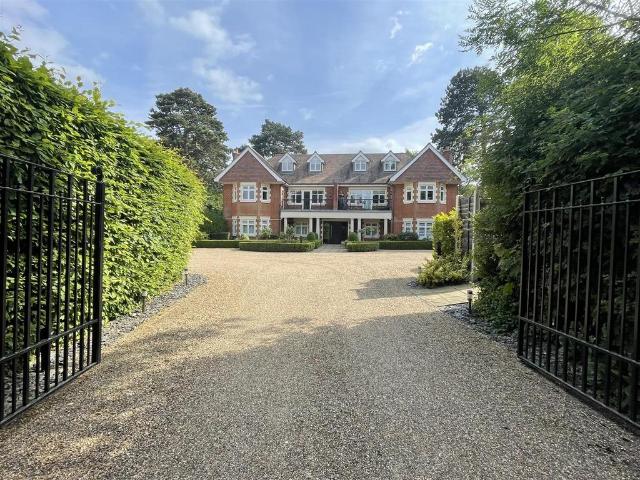 Flat for sale in Red Hill, Surrey