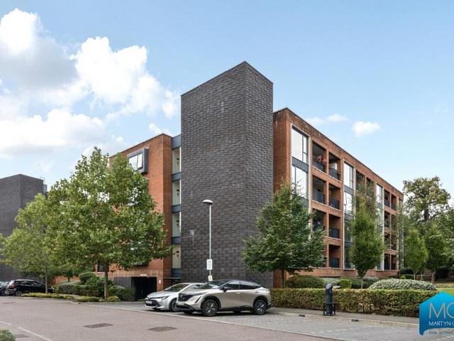Flat for sale in Cockfosters, Greater London