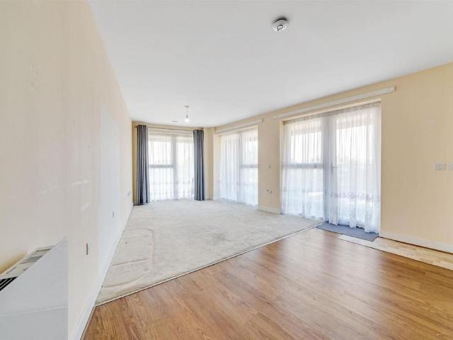 Flat for sale in London Borough of Croydon, Upper Norwood