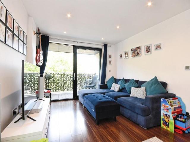 Flat for sale in Navestock Side, Essex