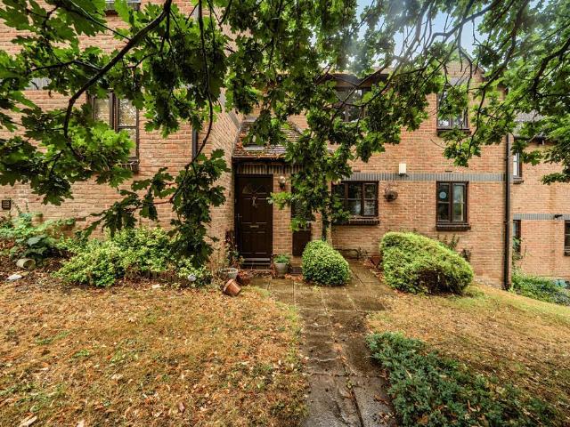 Flat for sale in Barton, The Slade