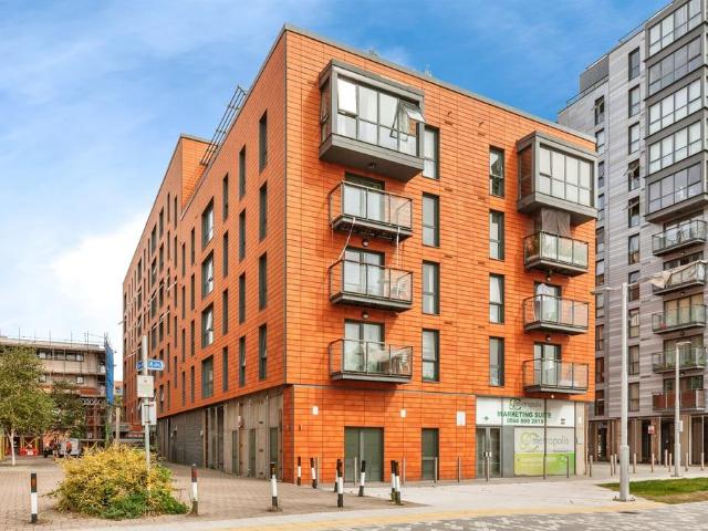 Flat for sale in Slough