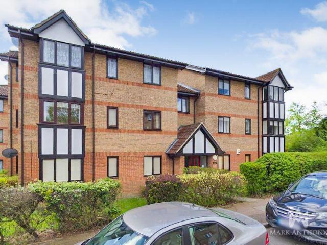 Flat for sale in Southgate, Oakwood