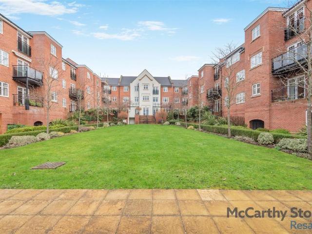 Flat for sale in Cherry Orchard, Frankwell