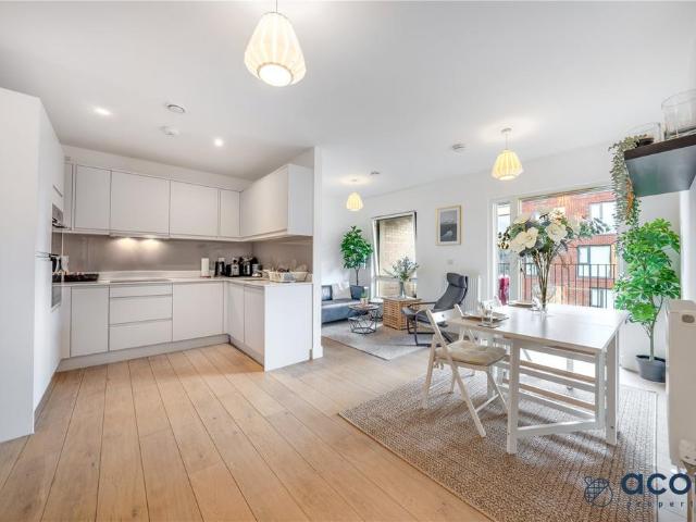 Flat for sale in Kingsbury, Greater London