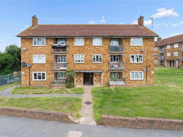 Flat for sale in Marks Gate, Greater London