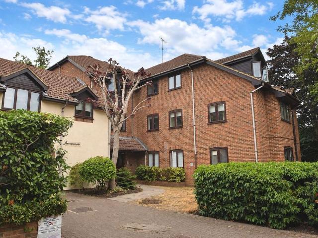 Flat for sale in Weybridge, Elmbridge