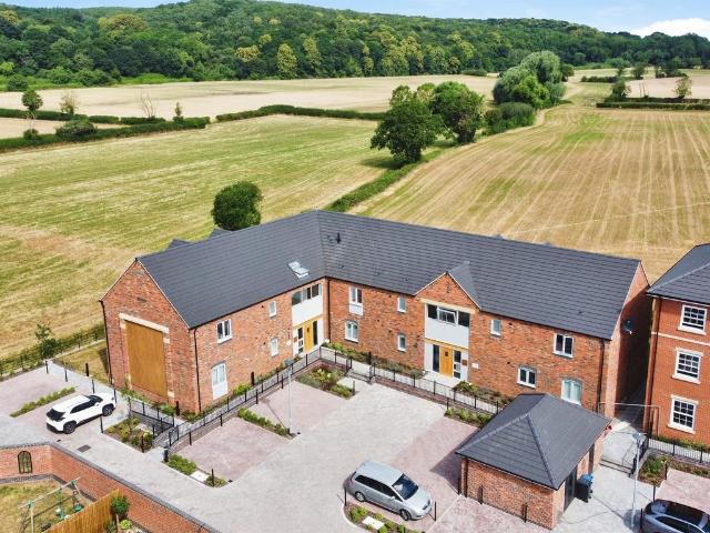 Flat for sale in Kettlebrook, Staffordshire