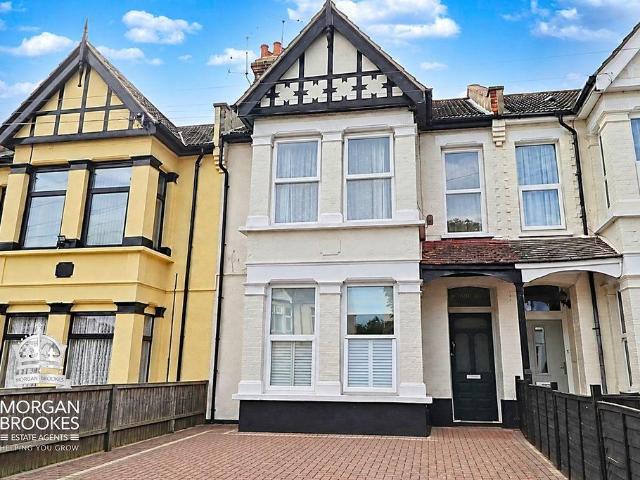 Flat for sale in Kursaal Estate, Alton Barnes