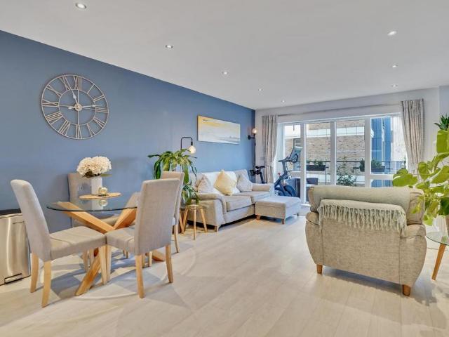 Flat for sale in London Borough of Croydon, Upper Norwood