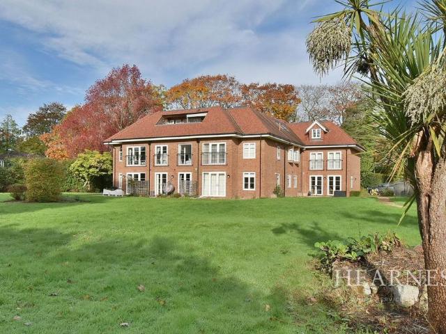 Flat for sale in Tricketts Cross, Ferndown
