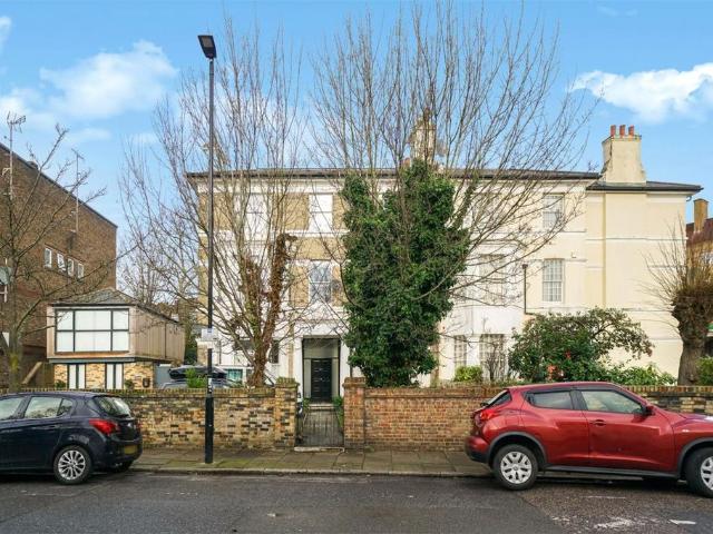 Flat for sale in Holloway, Greater London
