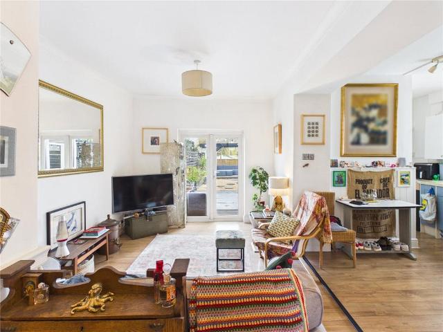 Flat for sale in Wapping Wharf, Feckenham