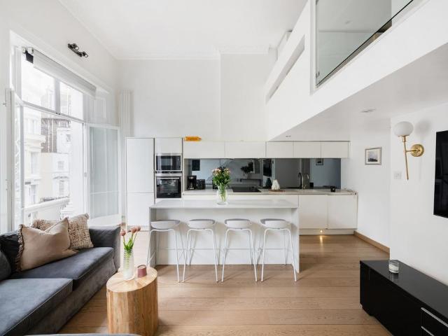 Flat for sale in Bayswater, Greater London