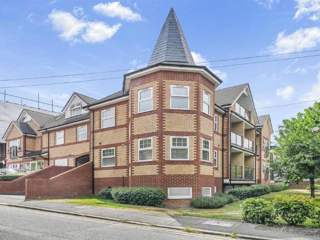 Flat for sale in Epping, Essex