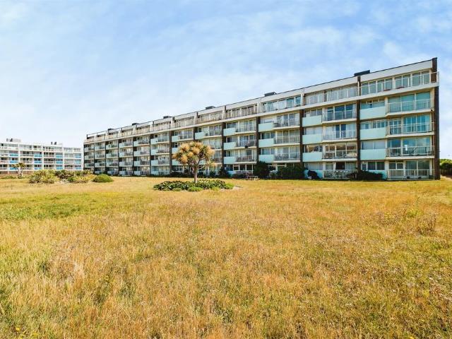 Flat for sale in Fishersgate, West Sussex