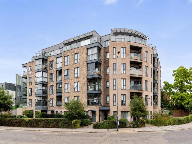 Flat for sale in Dollis Hill, Greater London