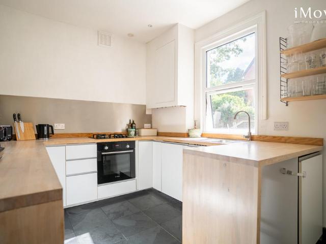 Flat for sale in London Borough of Croydon, Upper Norwood