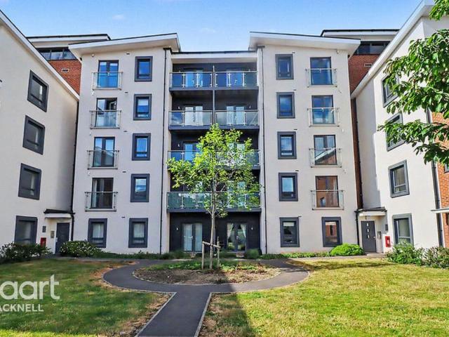 Flat for sale in Binfield