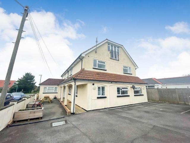 Flat for sale in Littlecote, West Sussex