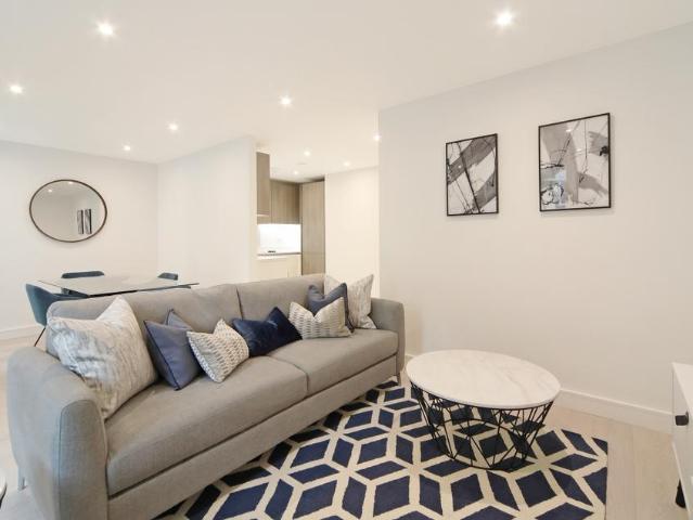 Flat for sale in Brook Green, Greater London