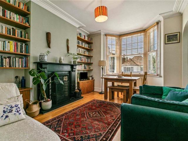 Flat for sale in Fulham, Greater London