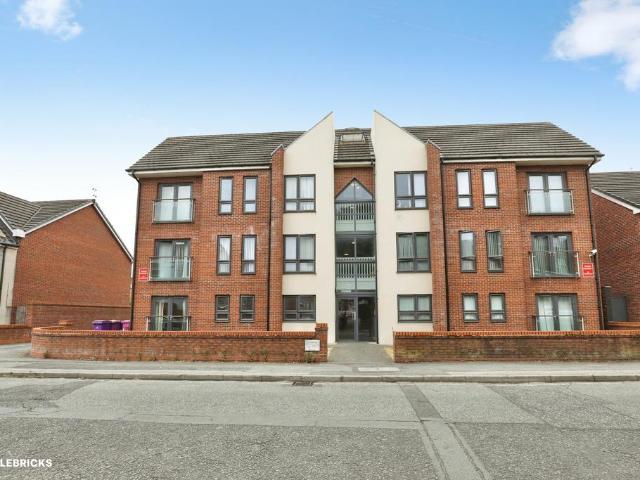 Flat for sale in Calderstones