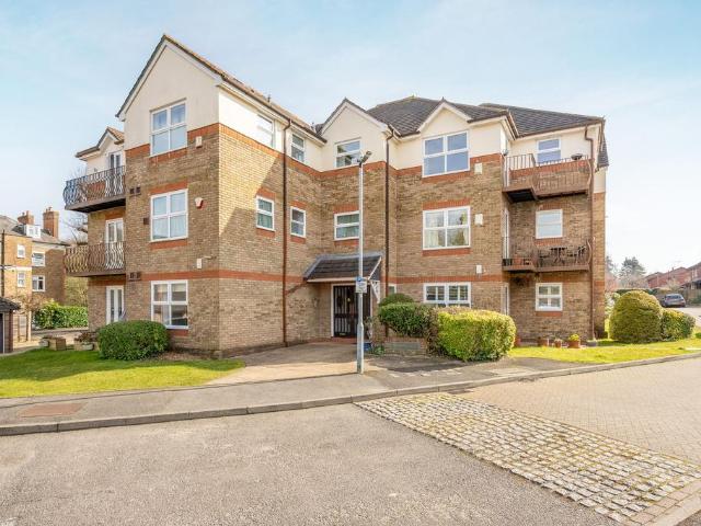 Flat for sale in Clewer Village, Windsor