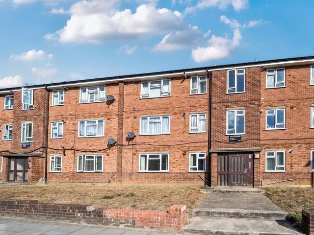 Flat for sale in Avery Hill, Greater London