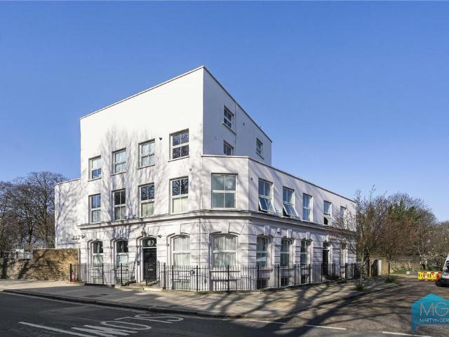 Flat for sale in Gospel Oak, Greater London